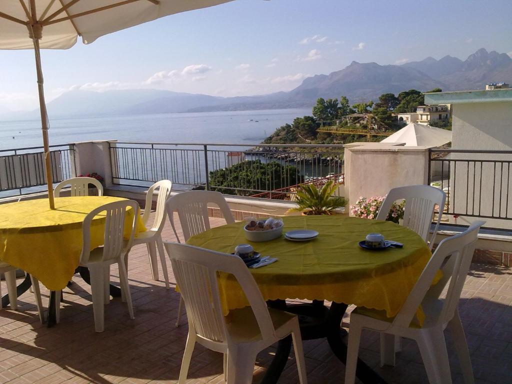 La Caletta Bed & Breakfast Санта Флавия Екстериор снимка