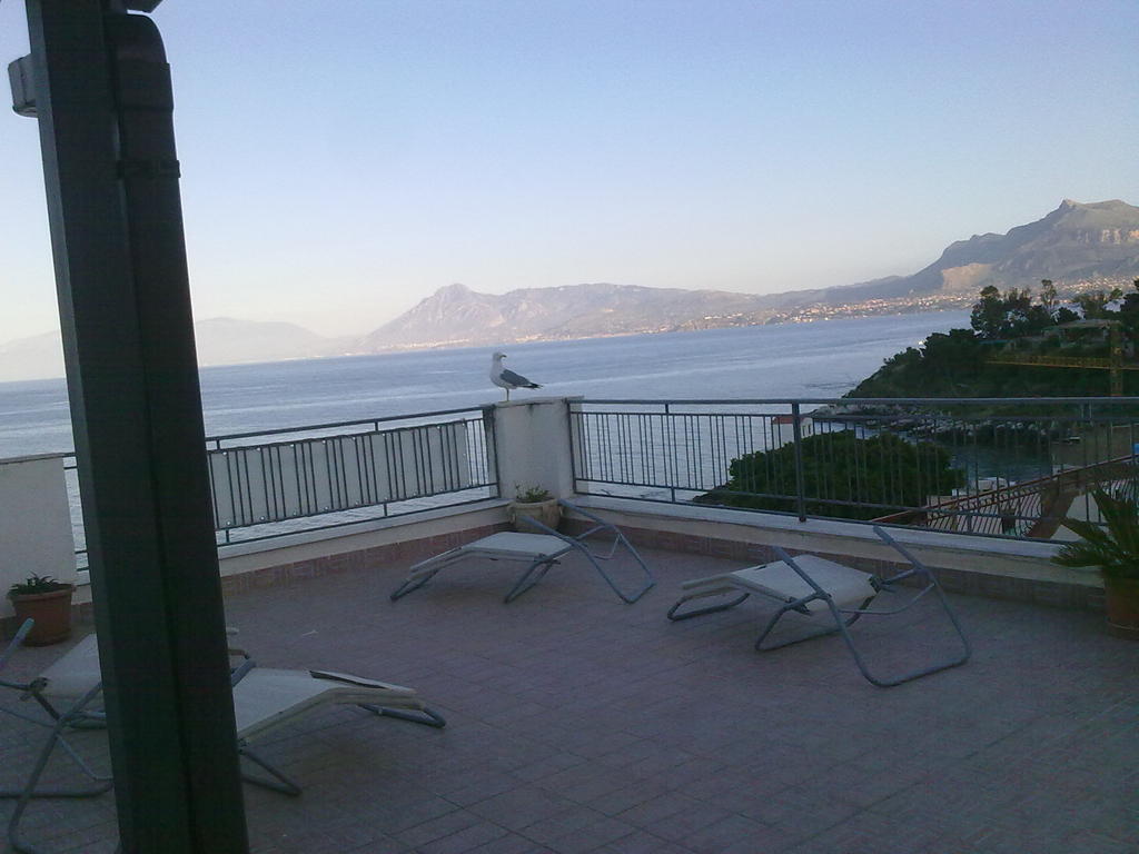 La Caletta Bed & Breakfast Санта Флавия Екстериор снимка
