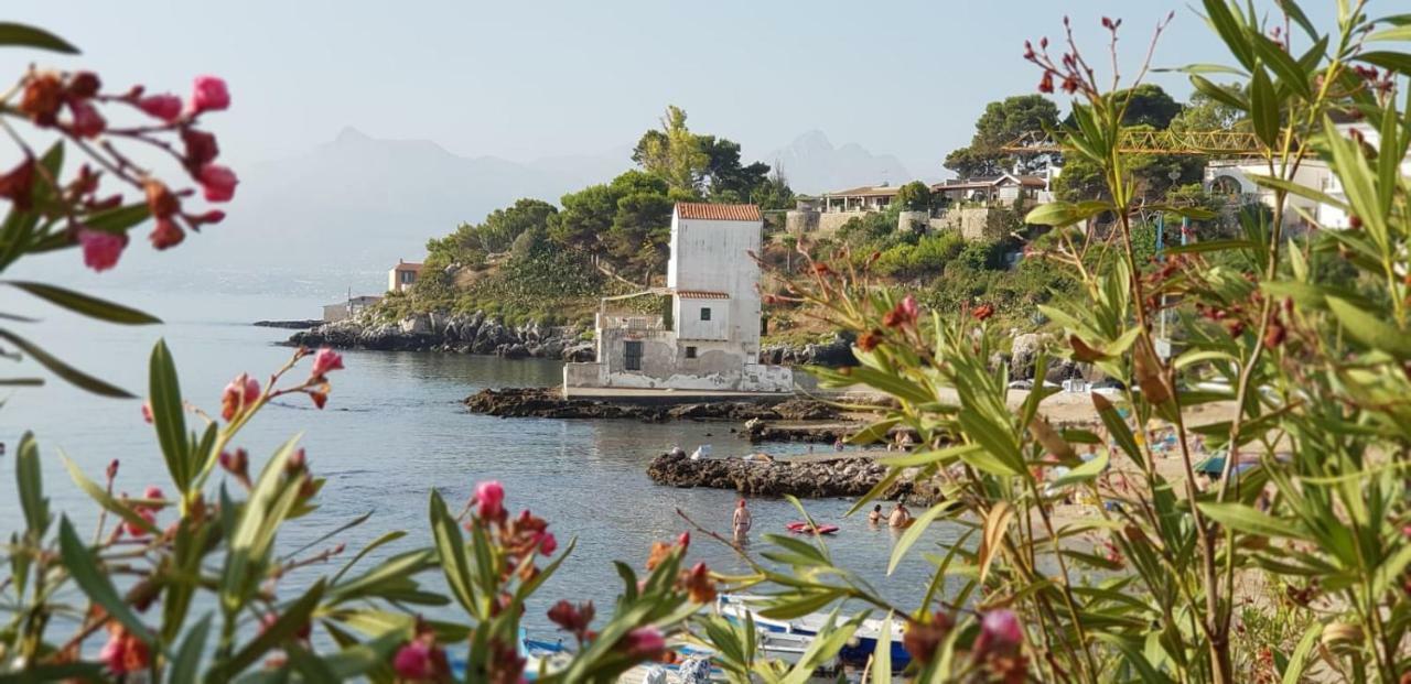 La Caletta Bed & Breakfast Санта Флавия Екстериор снимка